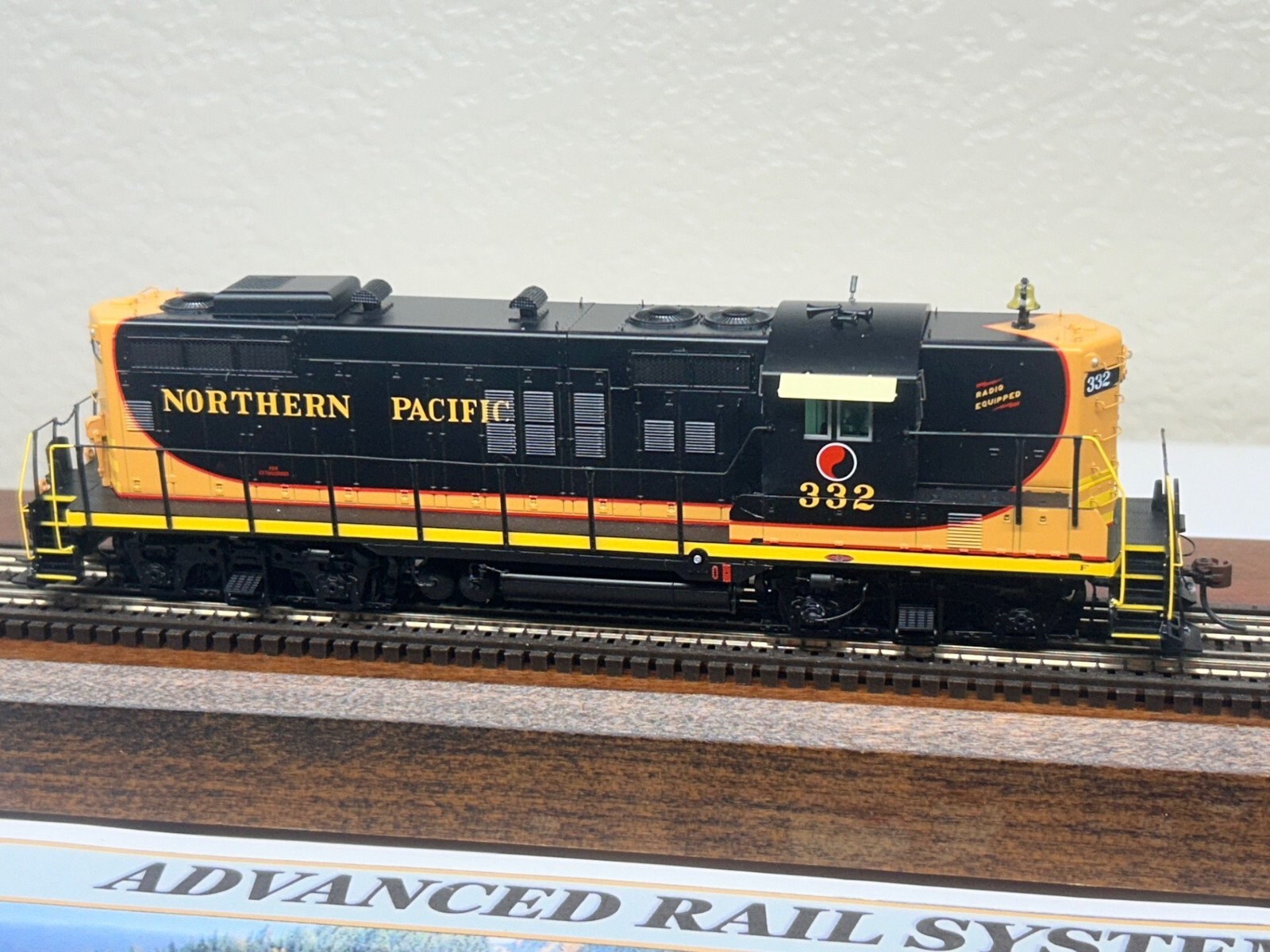 NORTHERN PACIFIC GP9 LOCO- DCC/TSUNAMI SOUND HO Scale -“GENESIS” NEW RTR OOP