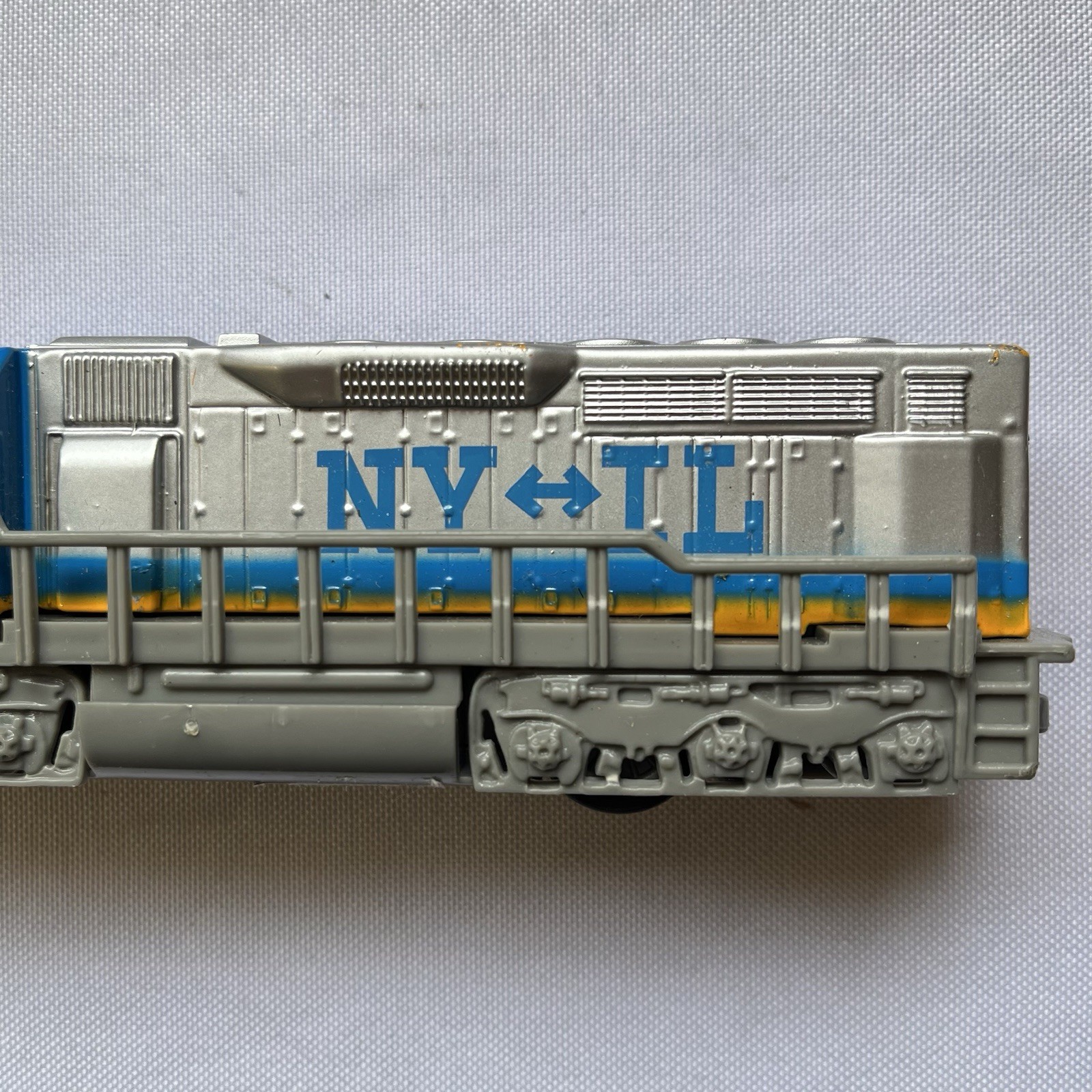 Freight Locomotive Pull Back Power Blue,Yellow & Silver #1872 NY &IL Die Cast