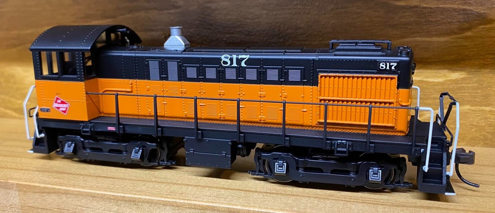Atlas HO 8757 Alco Locomotive S4 Milwaukee Road #817 Out of Production