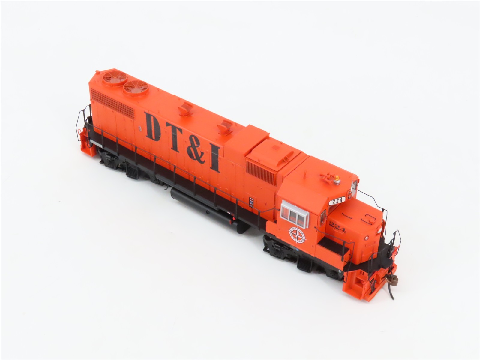 HO Athearn Genesis ATHG65413 DT&I EMD GP38-2 Ph. 1 Diesel #224 w/ DCC & Sound