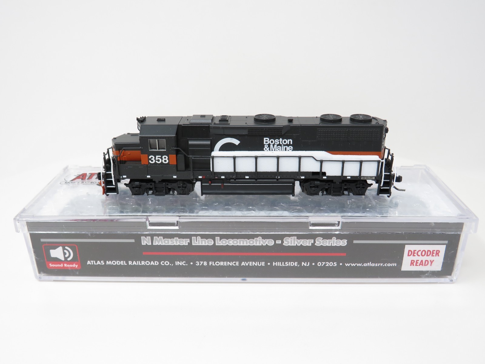 Atlas N 40005906 Guilford Boston & Maine B&M #358 EMD GP39-2 Diesel Locomotive