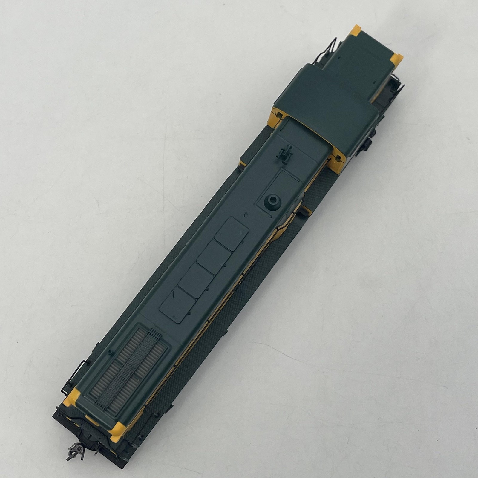 Bowser HO Scale Baldwin AS-616 Diesel Locomotive C&NW 1604 Yellow DC Model Train