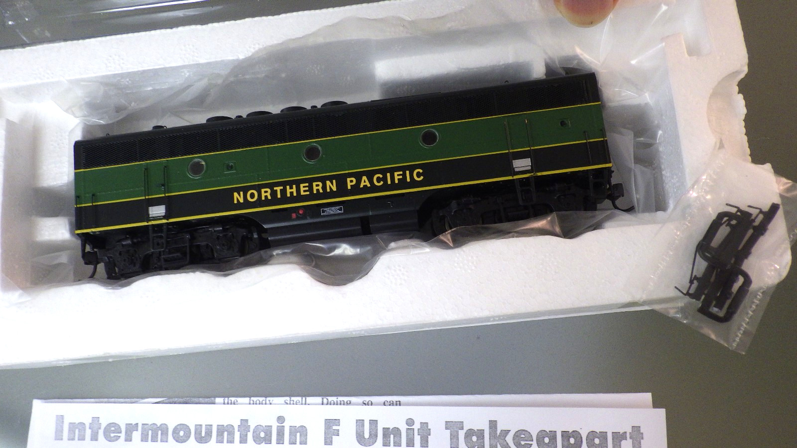 HO-InterMountain EMD F3B Powered Locomotive in Opened Box * NP Northern Pacific