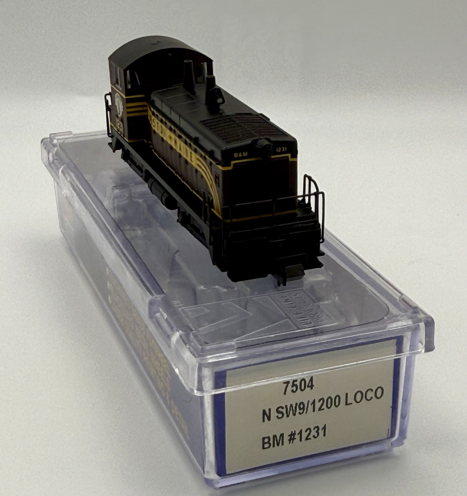 RARE NIOB N Life Like 7504 SW9/1200 Switcher Loco Boston & Maine #1231 Minutemen