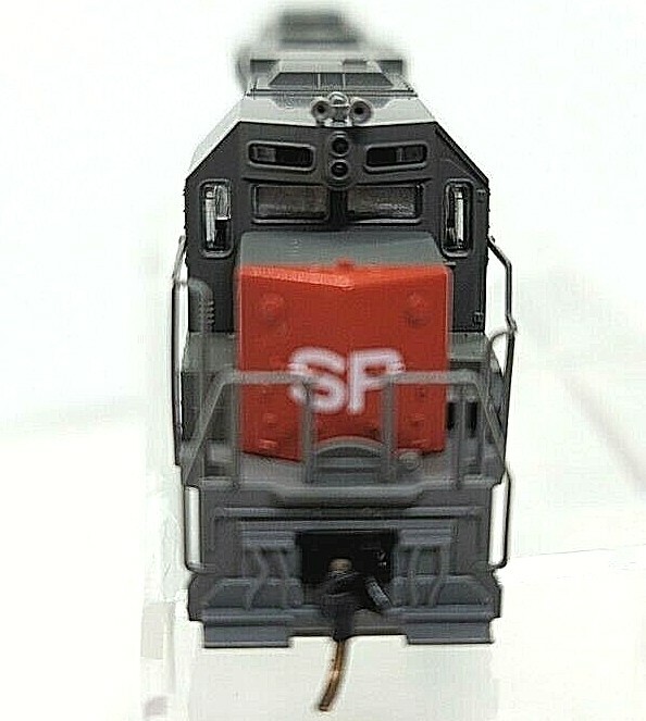 N Kato 176-019 EMD GP38/GP38-2 Southern Pacific Loco #4832 (Tested knuc cplrs)