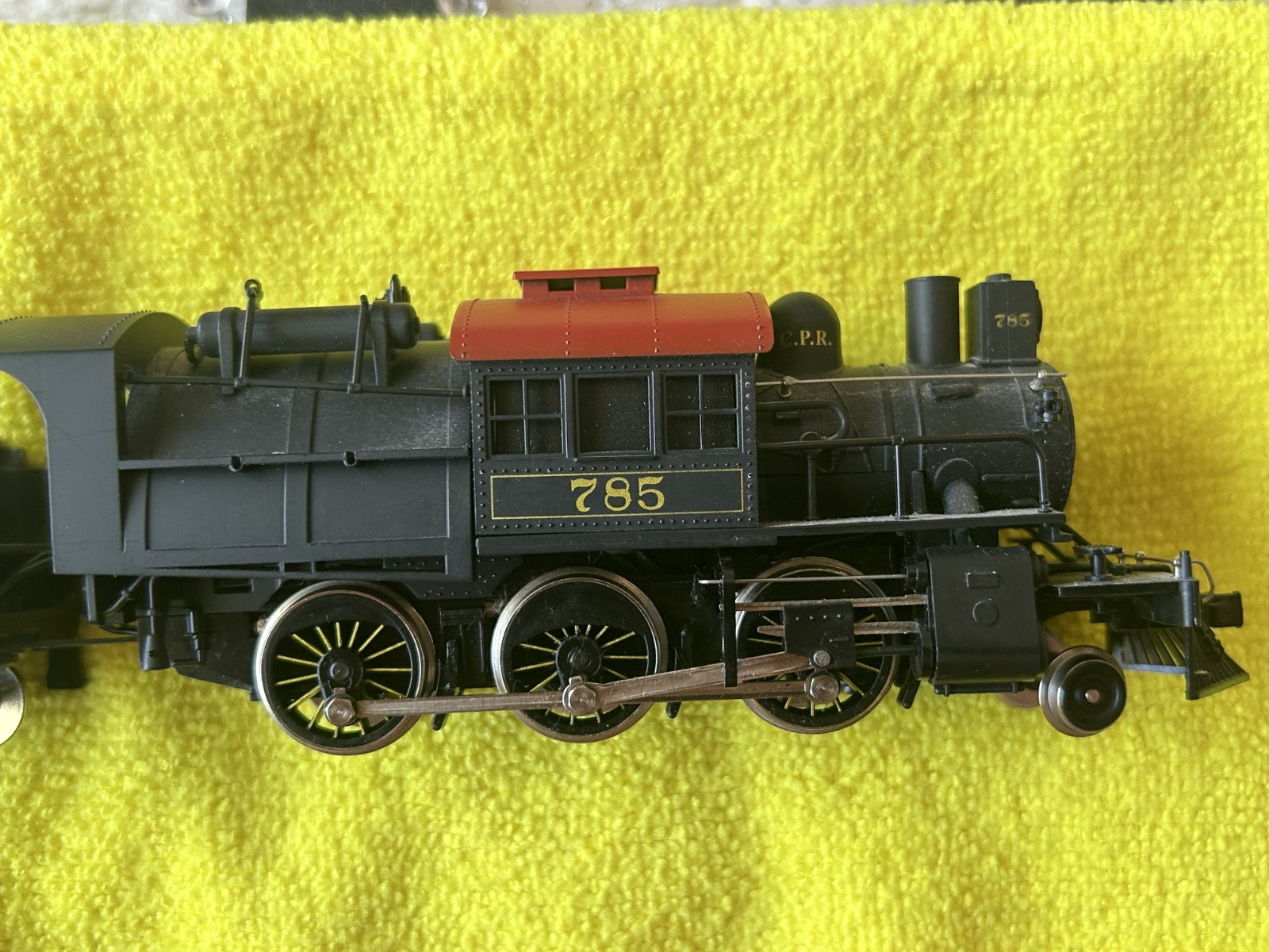 Mehano HO Canadian Pacific 2-6-0 Mogul Steam Locomotive w/ Tender Light – VIDEO