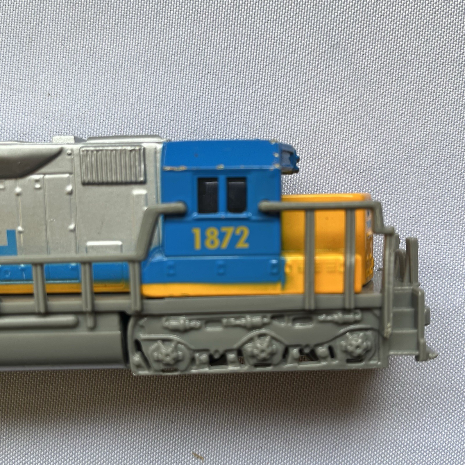 Freight Locomotive Pull Back Power Blue,Yellow & Silver #1872 NY &IL Die Cast