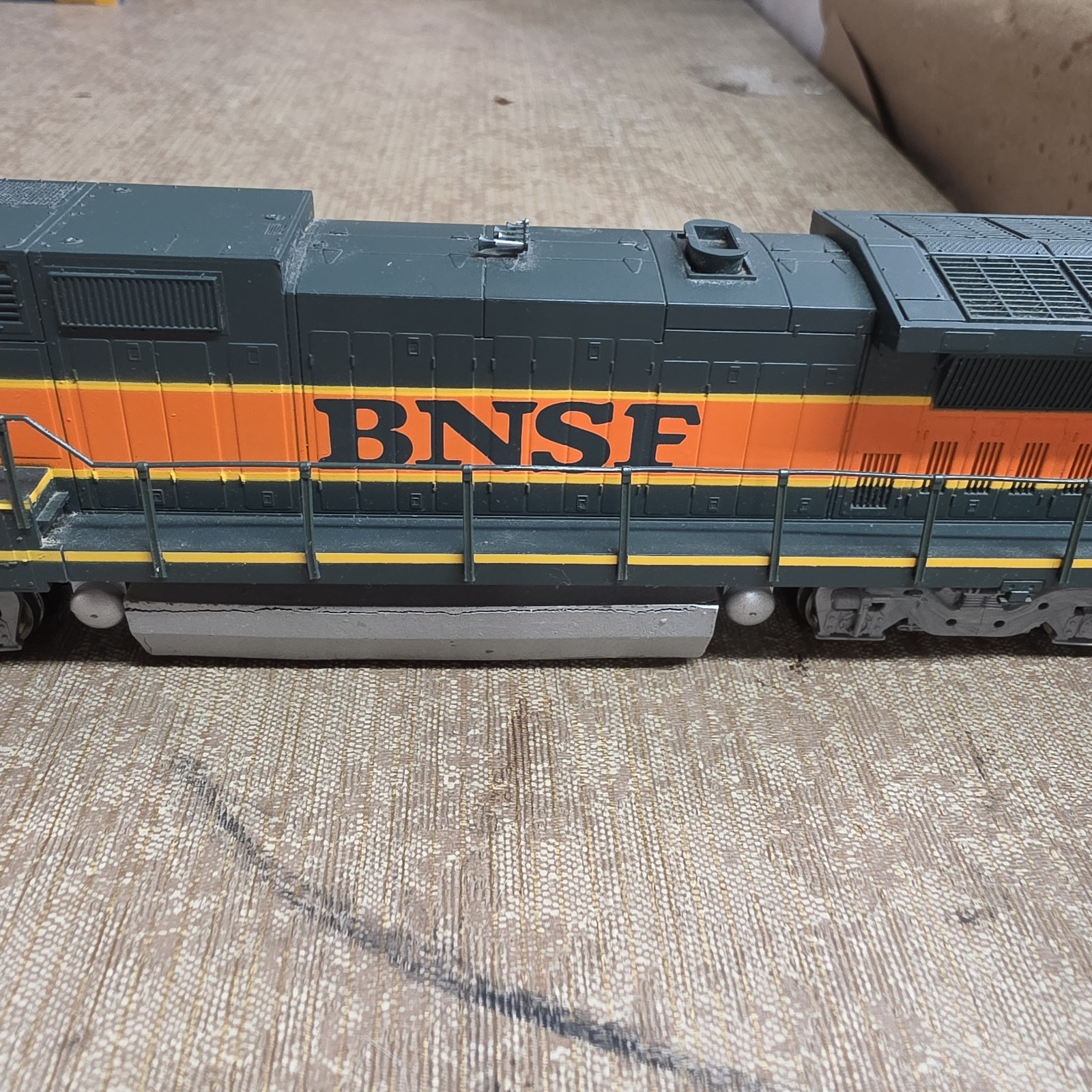 HO WALTHERS TRAINLINE 931-183 GE DASH 8-40B BURLINGTON NORTHERN SANTA FE BNSF