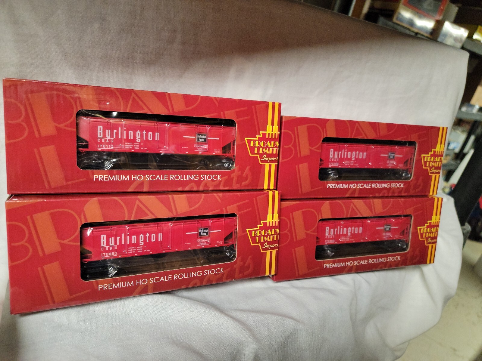 Broadway Limited HO Trains 4-Pack Set CB&Q 70T AAR Ton 3-Bay Hopper Car 7372