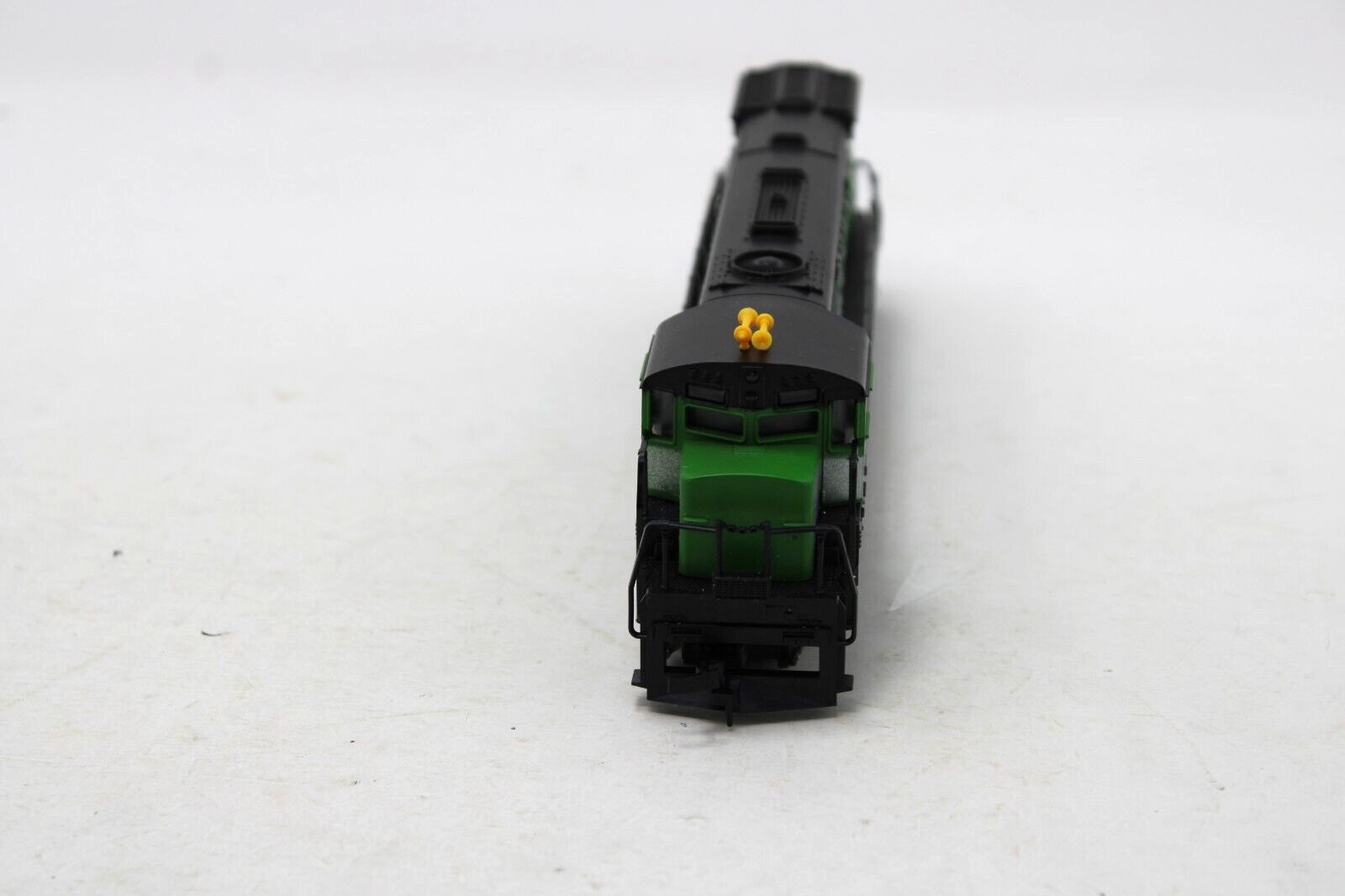 AHM 5015 HO Scale Burlington Northern Alco Century 424 Diesel Locomotive #853