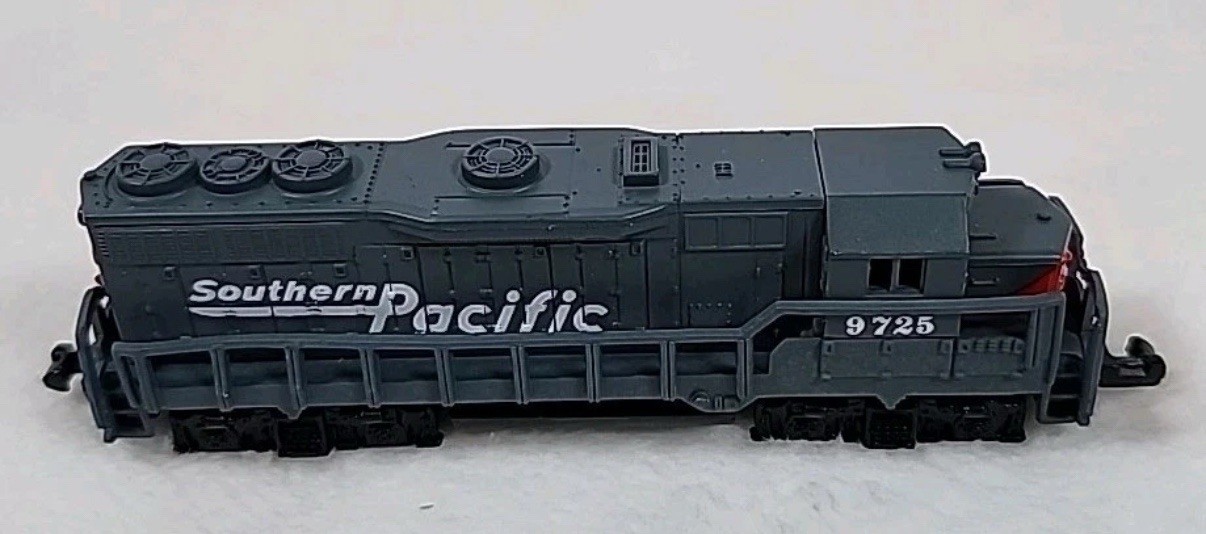 Southern Pacific Locomotive #9725 Model Train No 418 High Speed N Scale New