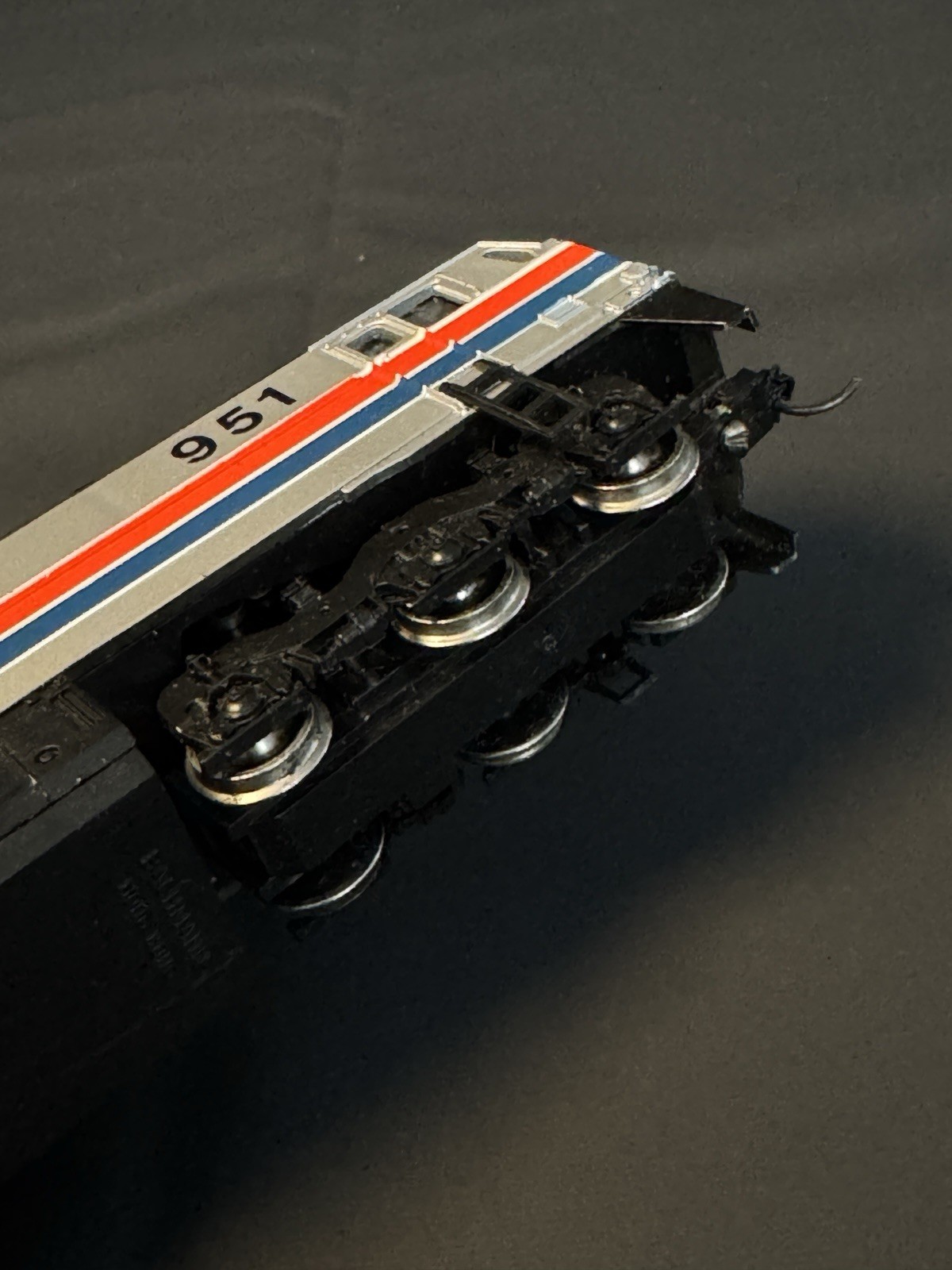 Bachmann HO Amtrak 951 Electric Locomotive Silver Black Red Blue Painted