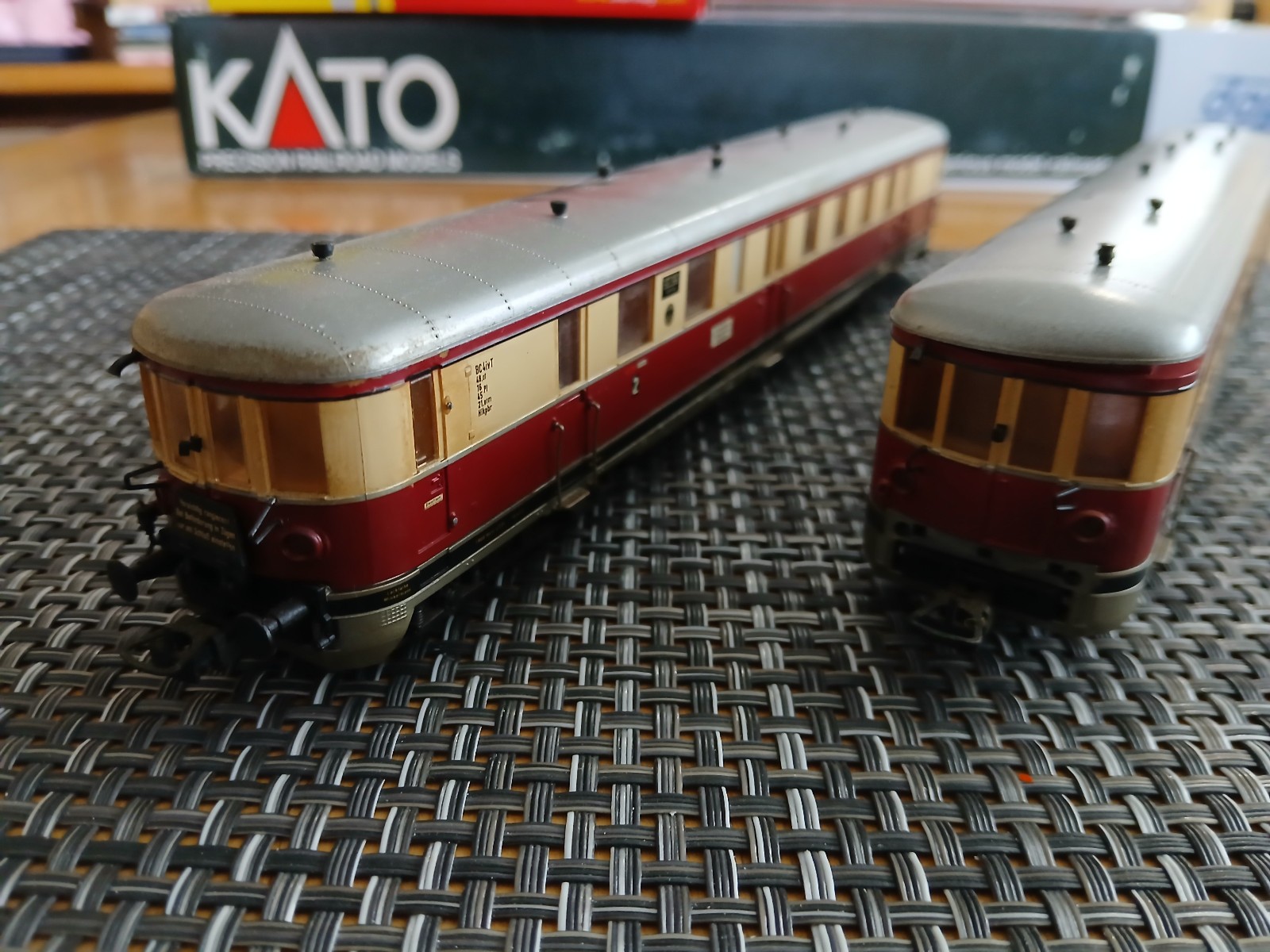 Vintage OO/HO scale 2 Car DMU Set