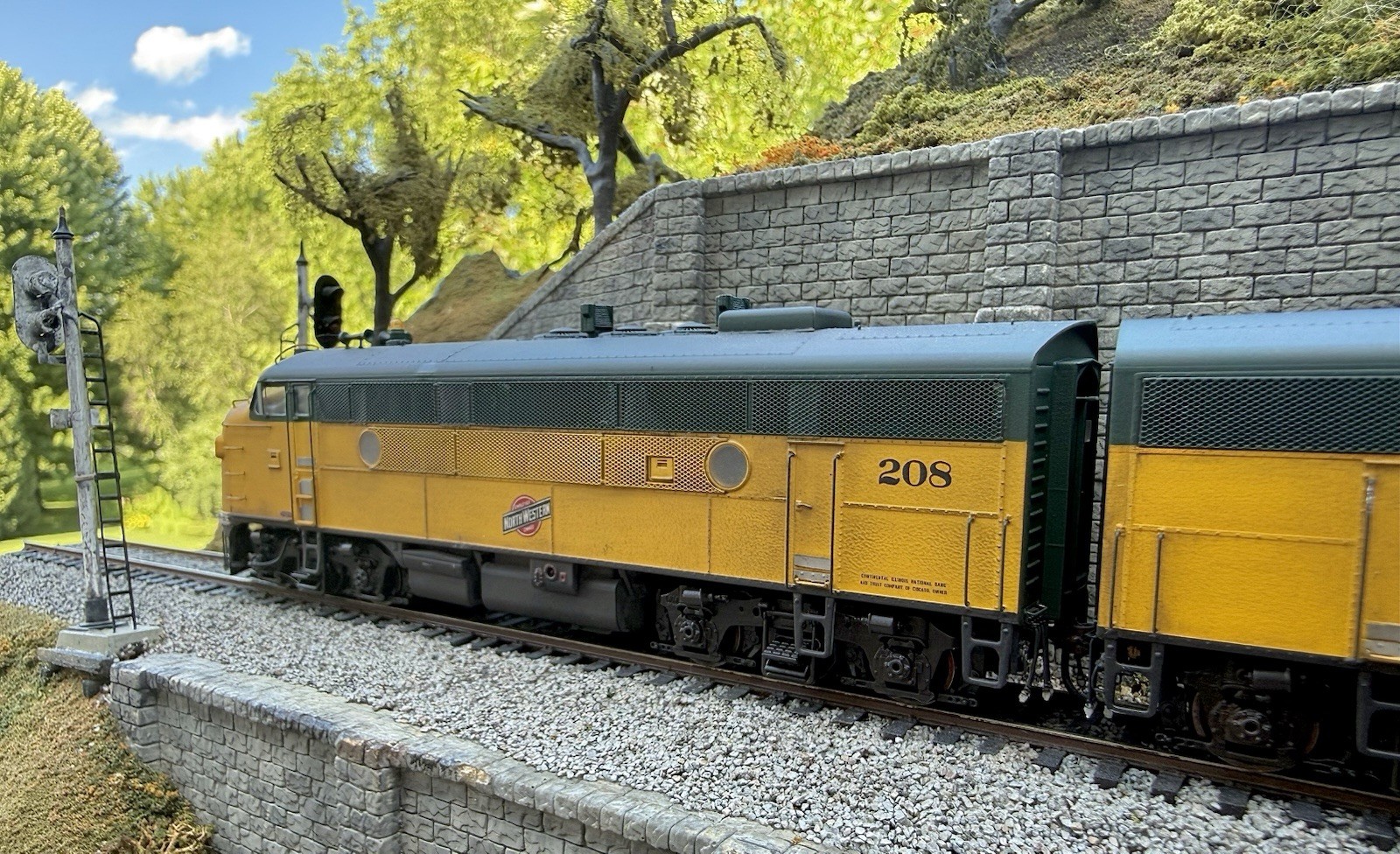 HO Scale Athearn Genesis F-3A #208 & F-3B #306 CNW Sound/DCC /LNIB/weathered