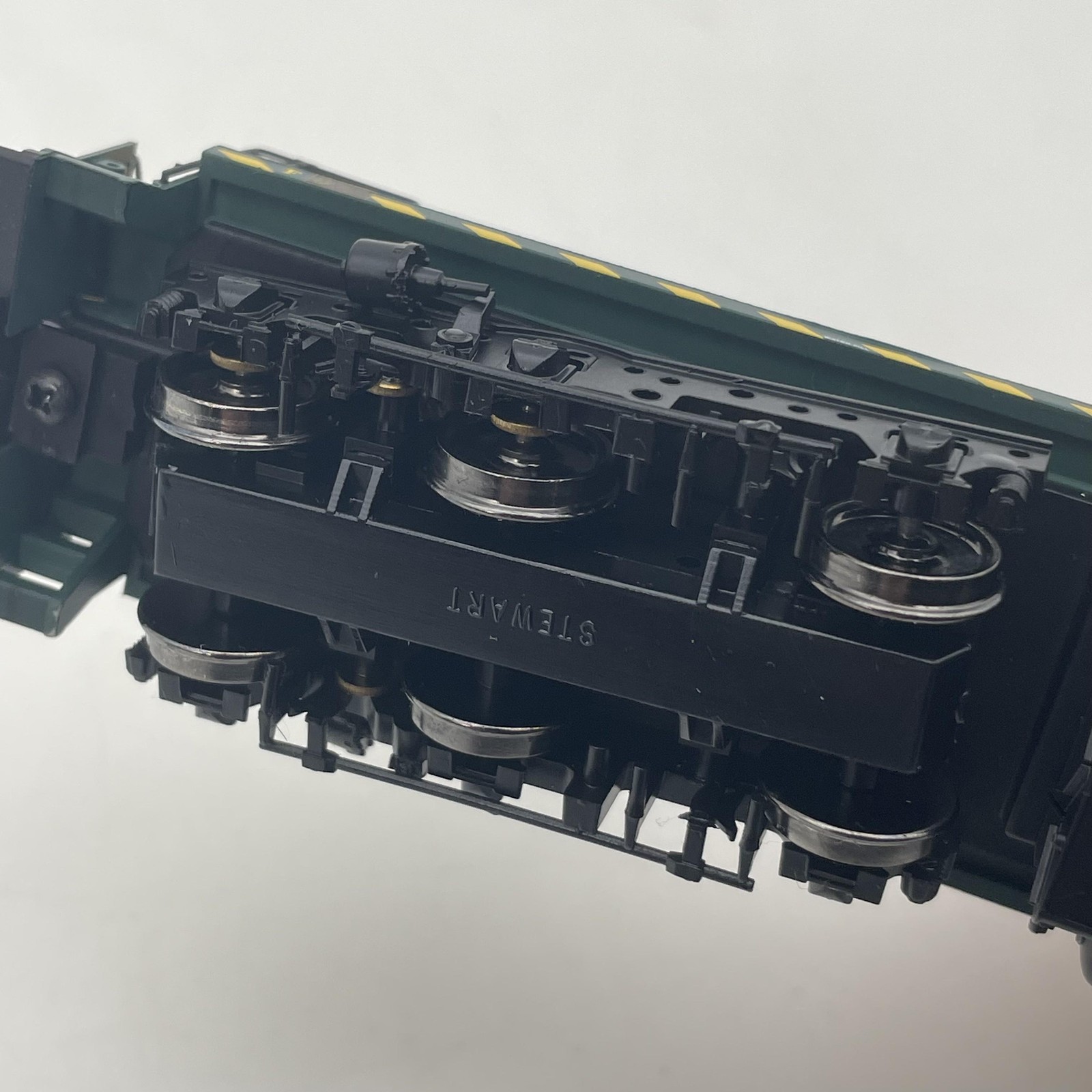 Bowser HO Scale Baldwin AS-616 Diesel Locomotive C&NW 1604 Yellow DC Model Train