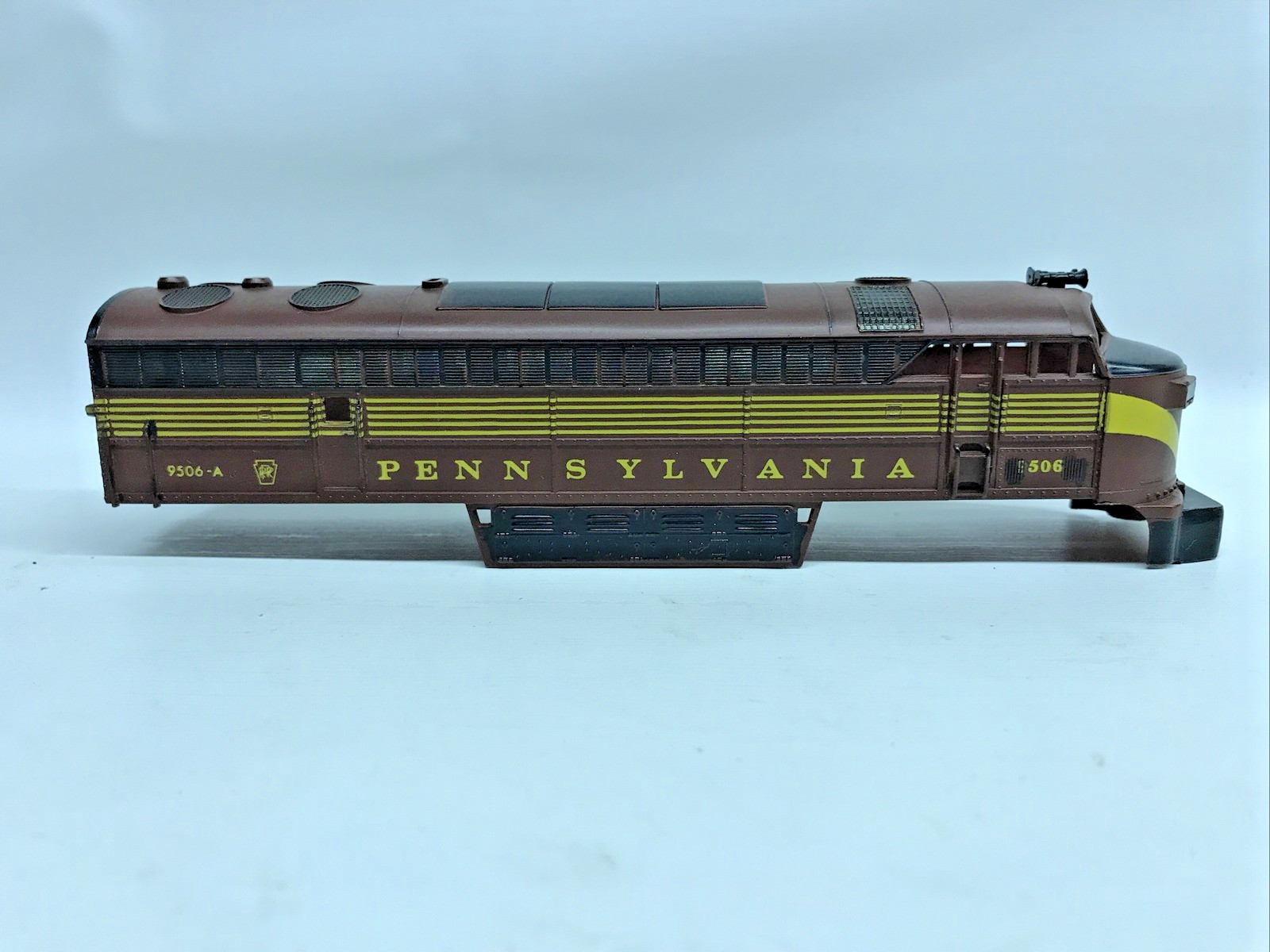 AHM HO Scale Fairbanks Morse C-Liner #9506-A Pennsylvania Locomotive Body Shell