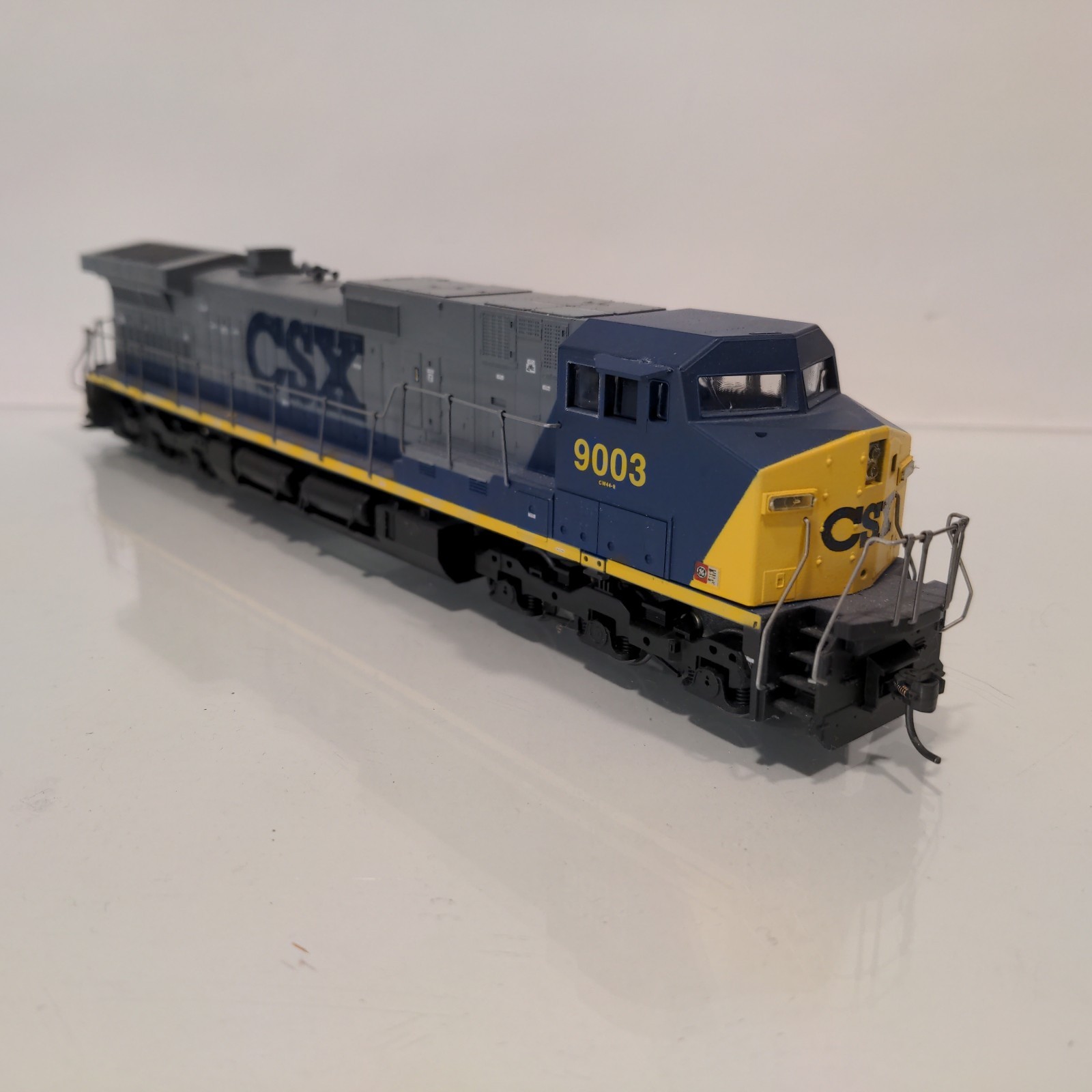 Athearn 4918 HO CSX C44-9W Powered Diesel Locomotive #9003 GE Dash 9-44CW Kadees