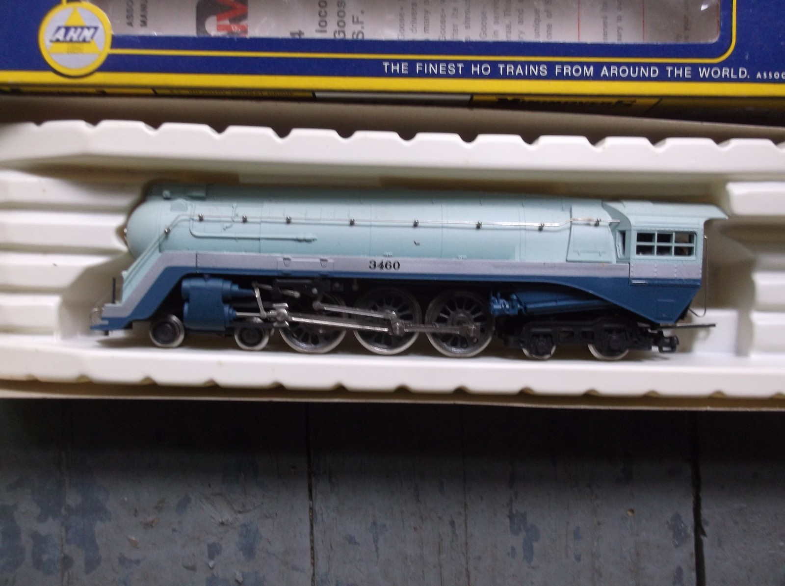 NIB AHM RIVAROSSI “HO” SCALE AT & SF BLUE GOOSE 4-6-4 STEAM LOCOMOTIVE & TENDER