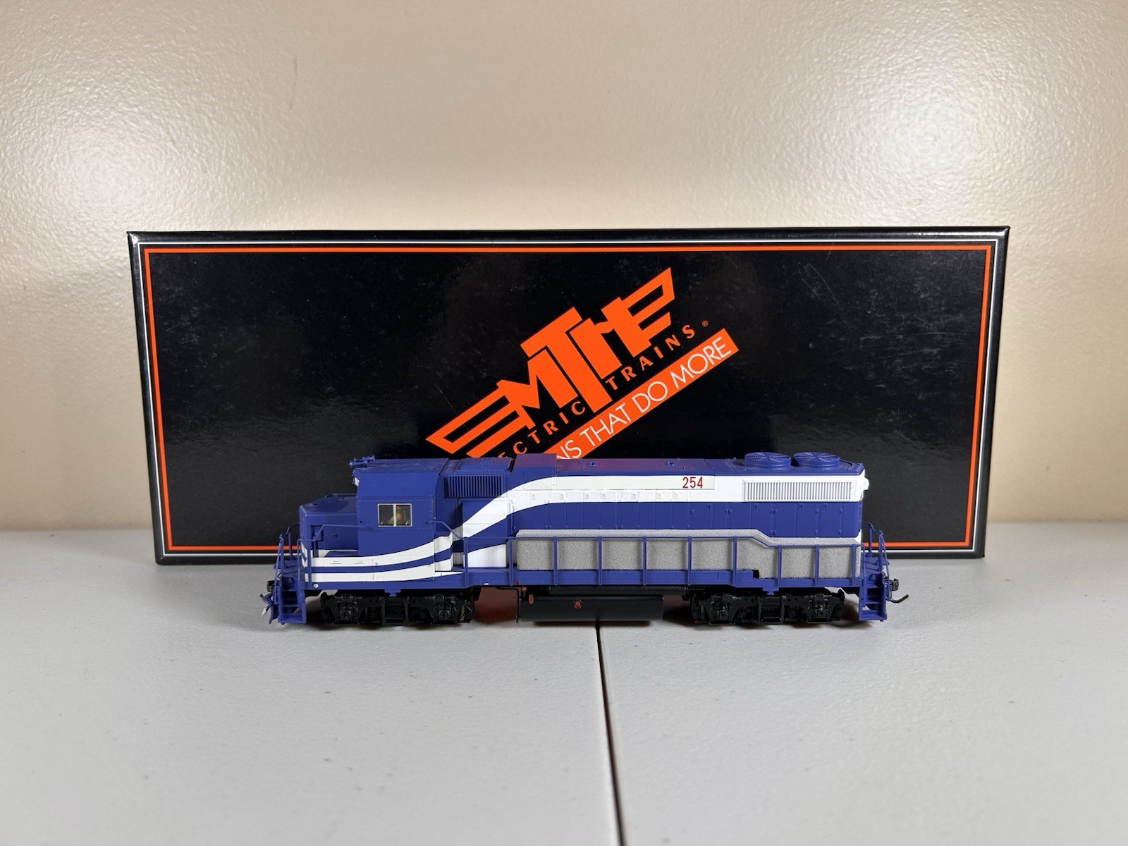 HO MTH DCC Sound Long Island GP38-2 #254