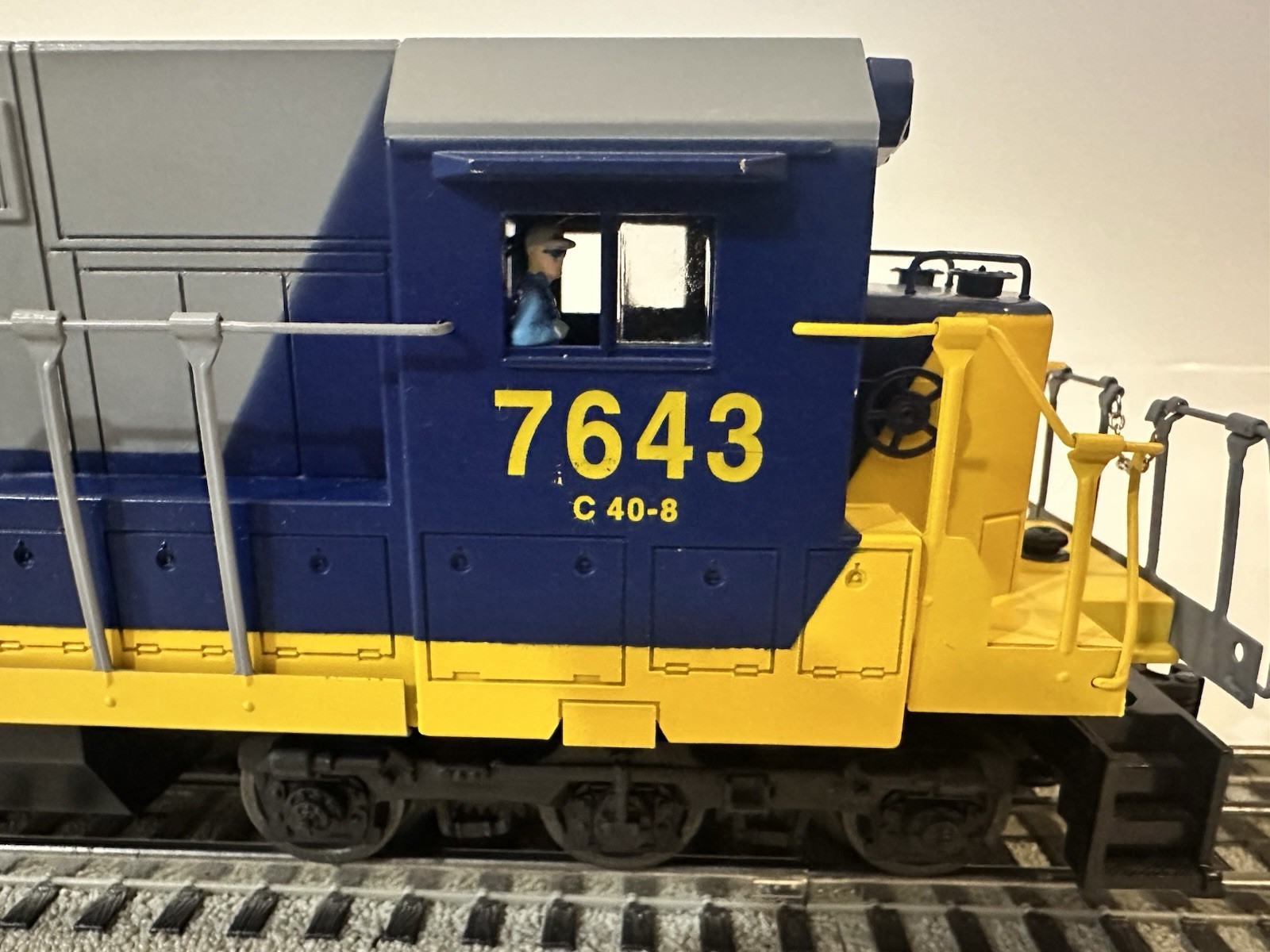 Lionel 6-18215 O Gauge CSX Dash 8 40-C Diesel Engine #7643 EX+/Original Box