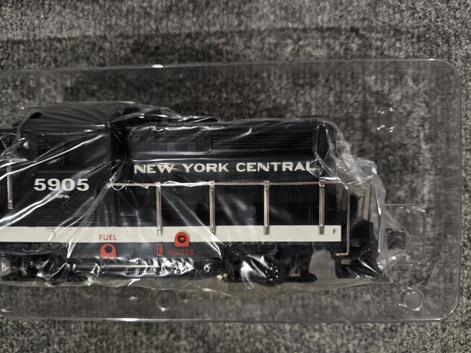 American Railroad Legends RMT-4213 NY CENTRAL #5905 GP Diesel Locomotive