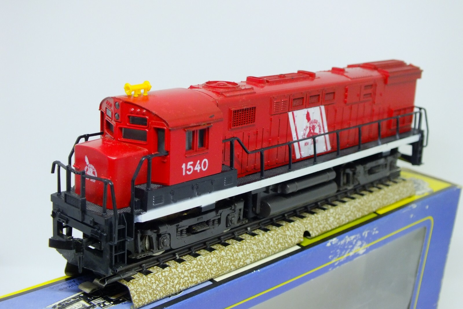 Vintage AHM HO Alco Century 424 Central RR Company of New Jersey Locomotive. OVP