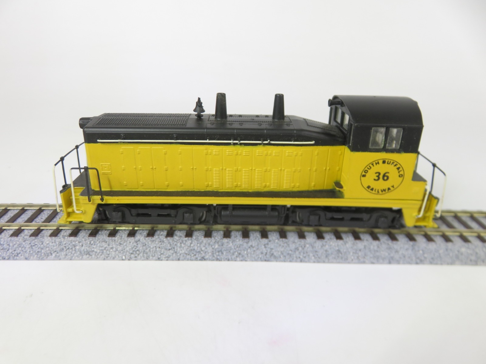 Athearn Blue Box HO Scale South Buffalo EMD SW-7 Diesel Locomotive Road #36