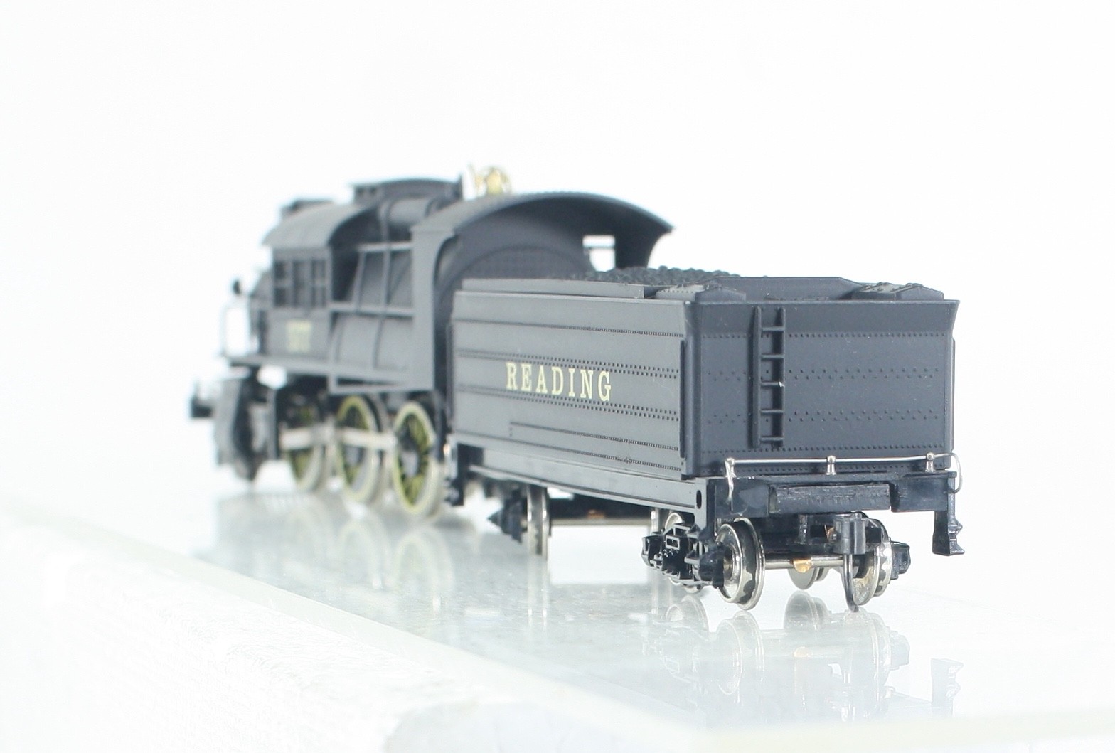 HO IHC Premier 23178 Reading 2-6-0 Camelback Loco & Tender #577 DCC