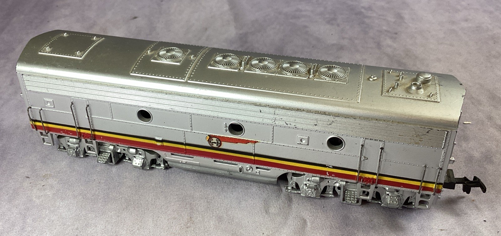 Athearn 42005 HO Santa Fe B Unit Non-Powered Diesel Locomotive EX
