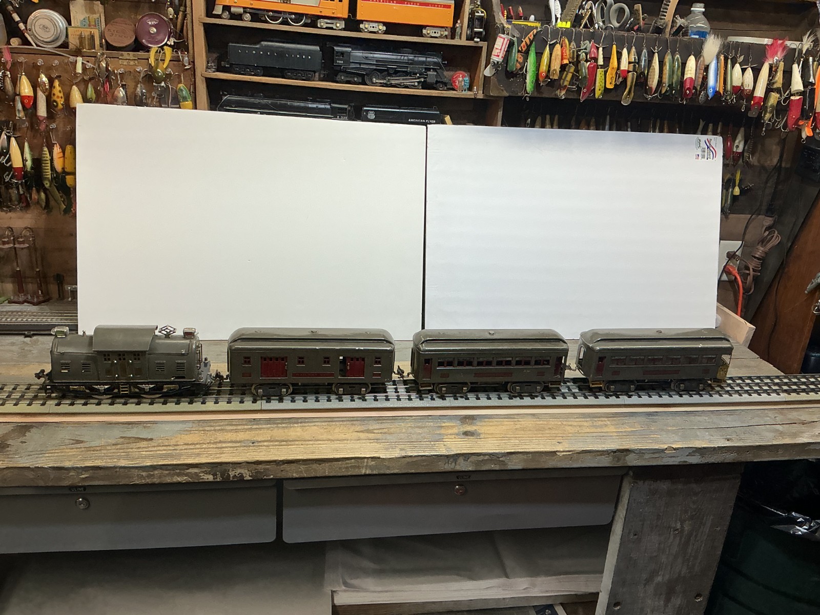 Lionel Standard Gauge #10 ENGINE and 3 Passenger Cars RUNS GOOD