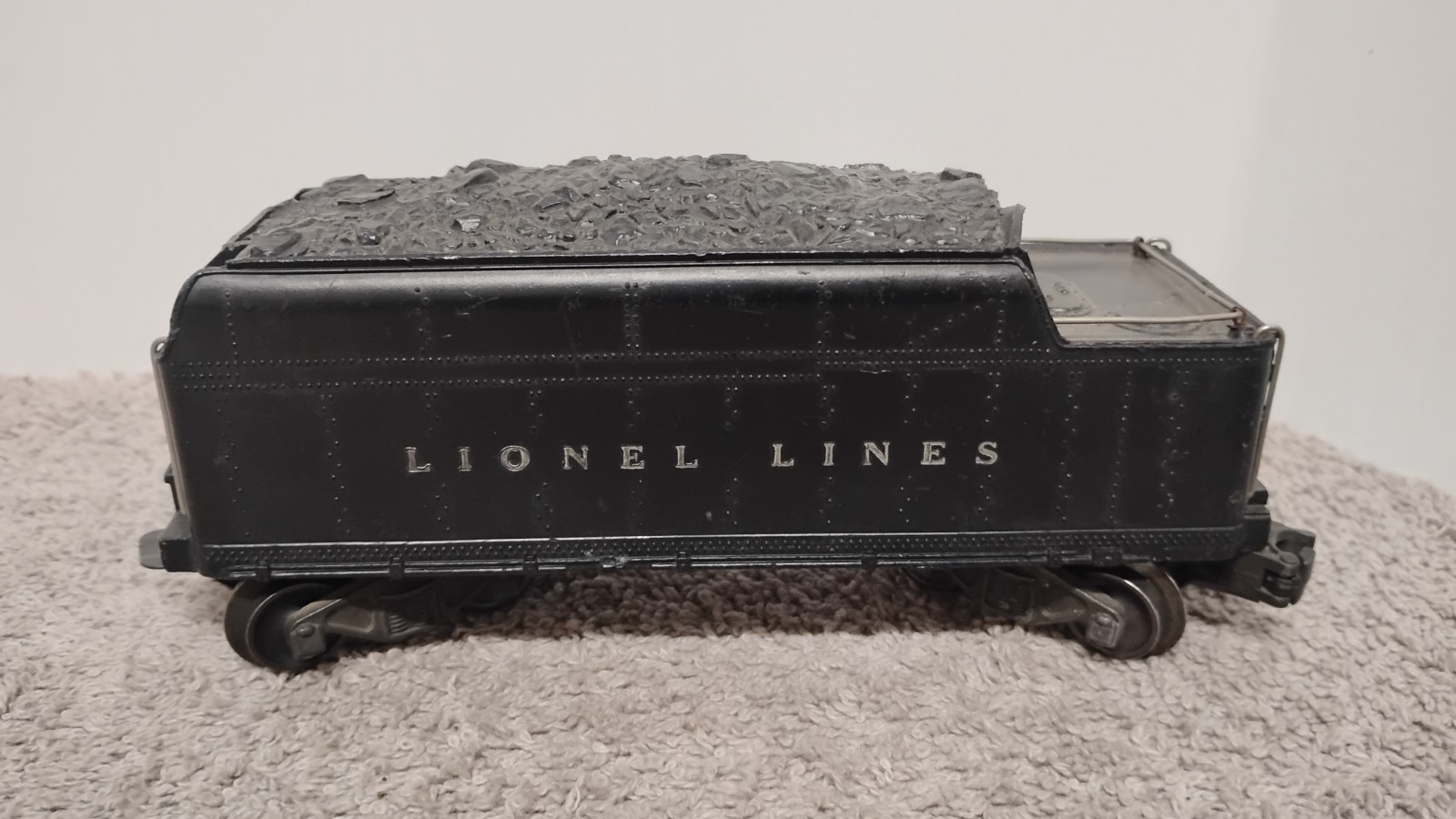 Lionel 1666 Steam Locomotive w/ 6466TLionel Lines Whistle Coal Tender- UNTESTED