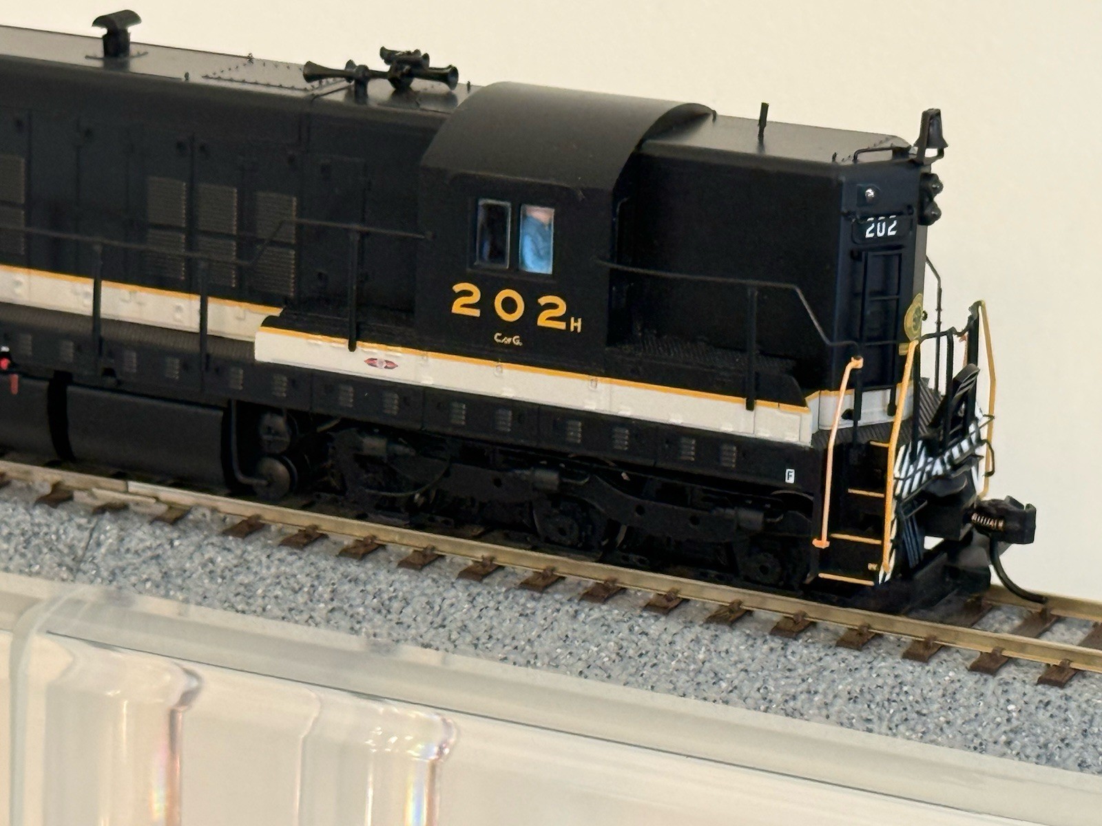 Walthers Proto 920-41613 EMD SD9 DCC/SOUND SOUTHERN #202 LN