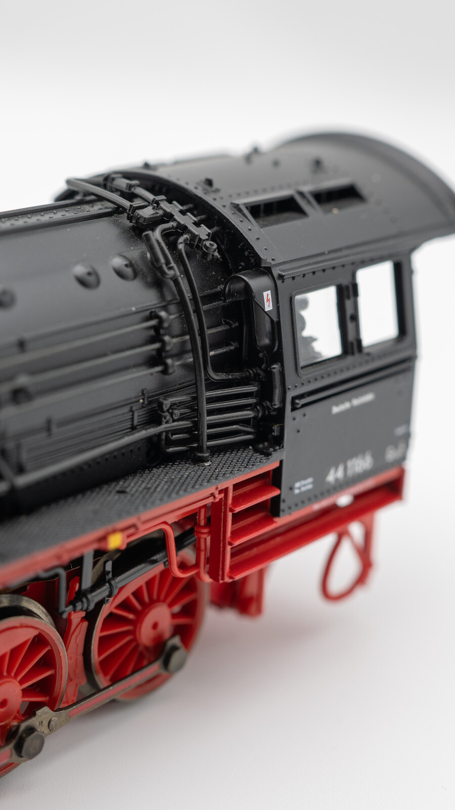Roco 43351 HO Steam Locomotive DRG Class 44 1166 With Detachable Tender