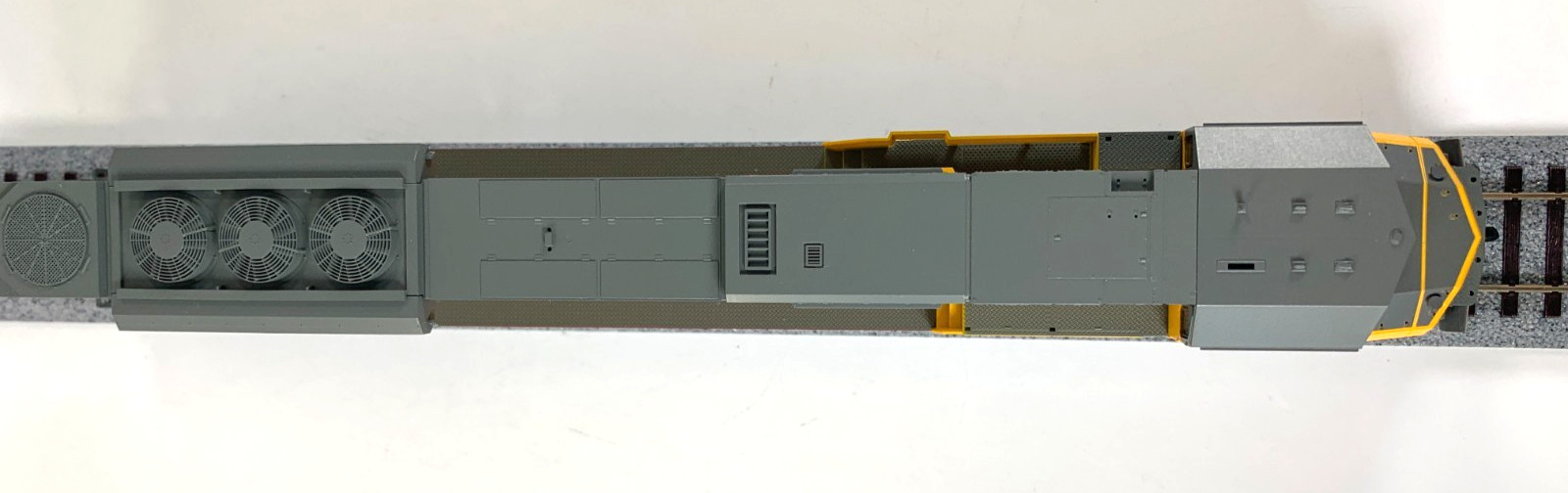 HO Kato 37-6362 Union Pacific #8242 SD90/43MAC Diesel- DC only