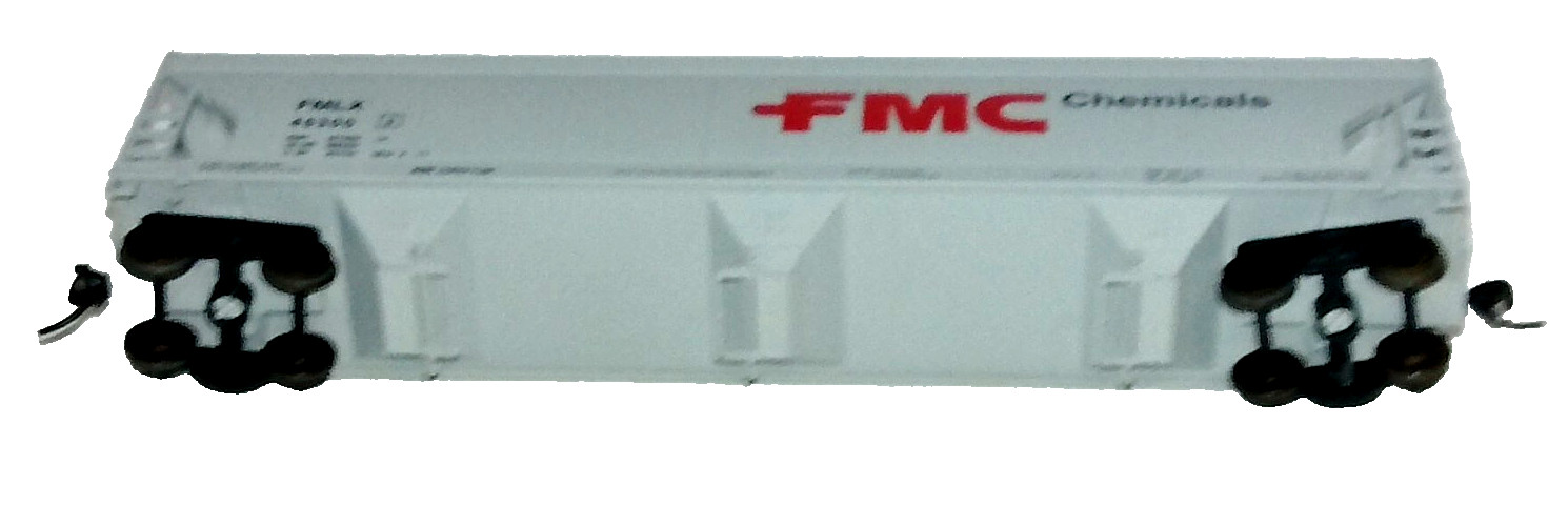 Accurail HO Scale FMC Chemicals ACF 3-Bay Covered Hopper Car