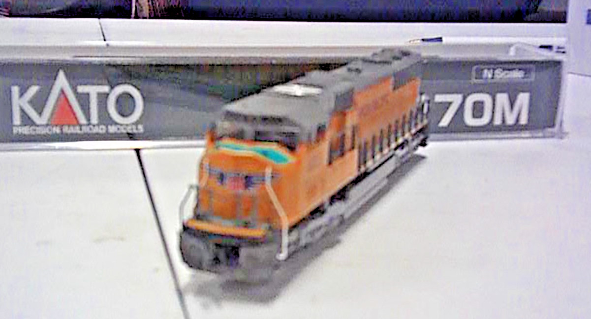 NO SCALE KATO EMD SD70M LOCOMOTIVE – UNION PACIFIC #4015 – NEW