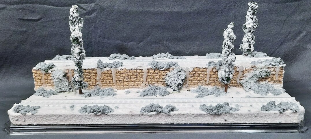 HO SCALE 16″ 2-LEVEL/2 TRACK “WINTER SCENE” -DISPLAY CASE- FOR ANY HO TRAIN