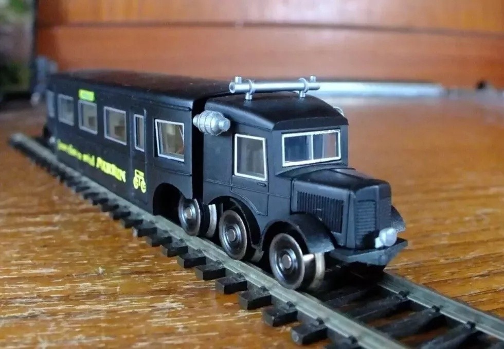 Marklin 3118 HO gauge Micheline Type 11 railcar in black livery