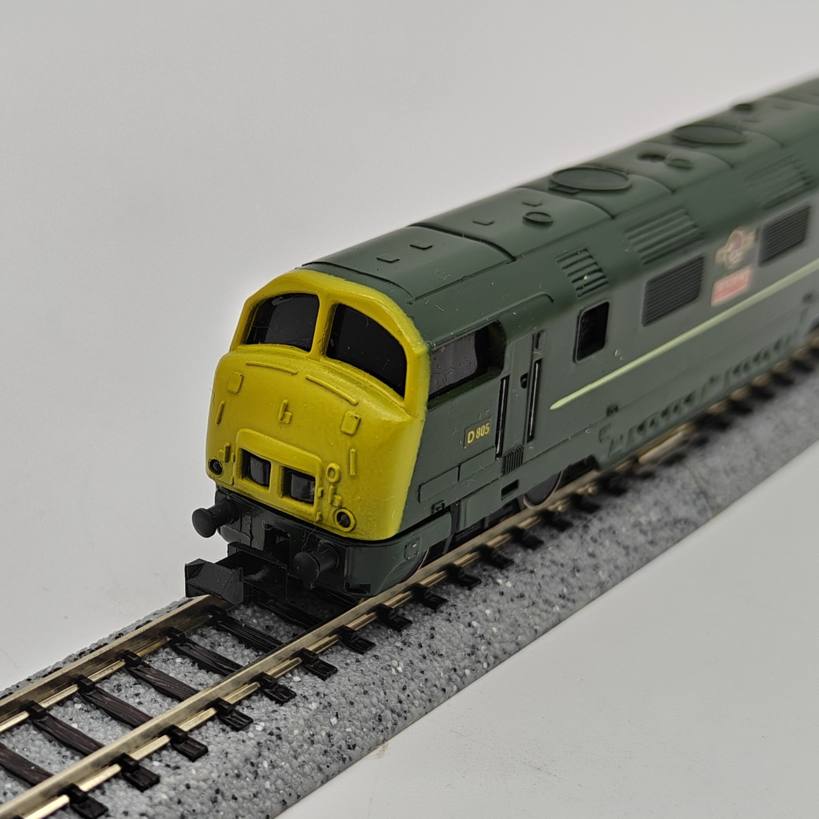 Minitrix N Scale British Rail Warship Class D805 Benbow Diesel Locomotive Tested