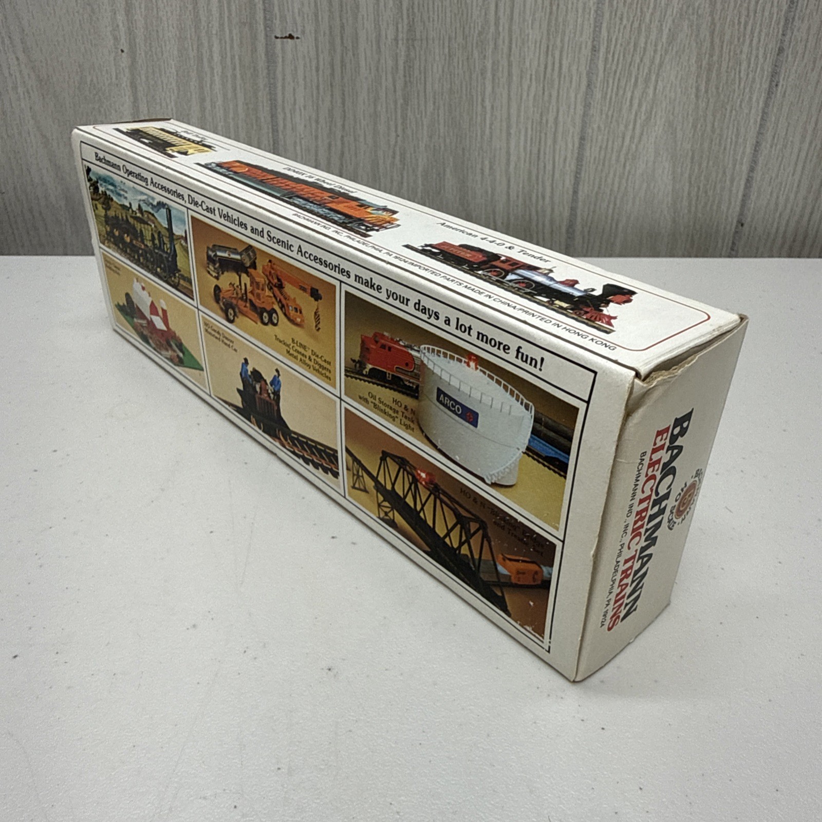 Bachmann HO Gauge Union Pacific GP 40 Gold Colored Engine New