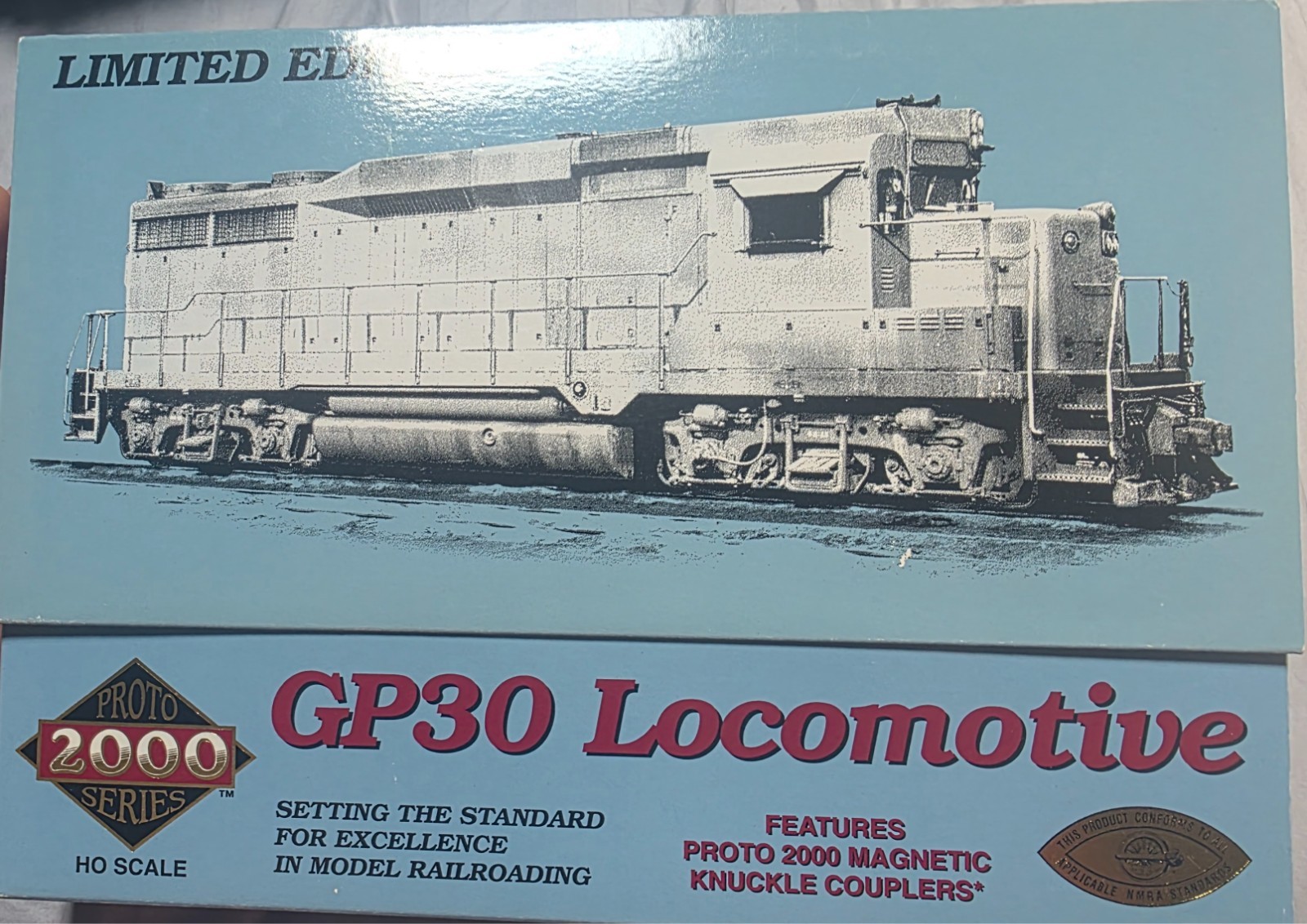 PROTO 2000 HO SCALE LOCOMOTIVE GP30 ASSEMBLED WORKING CB&Q 977 BURLINGTON