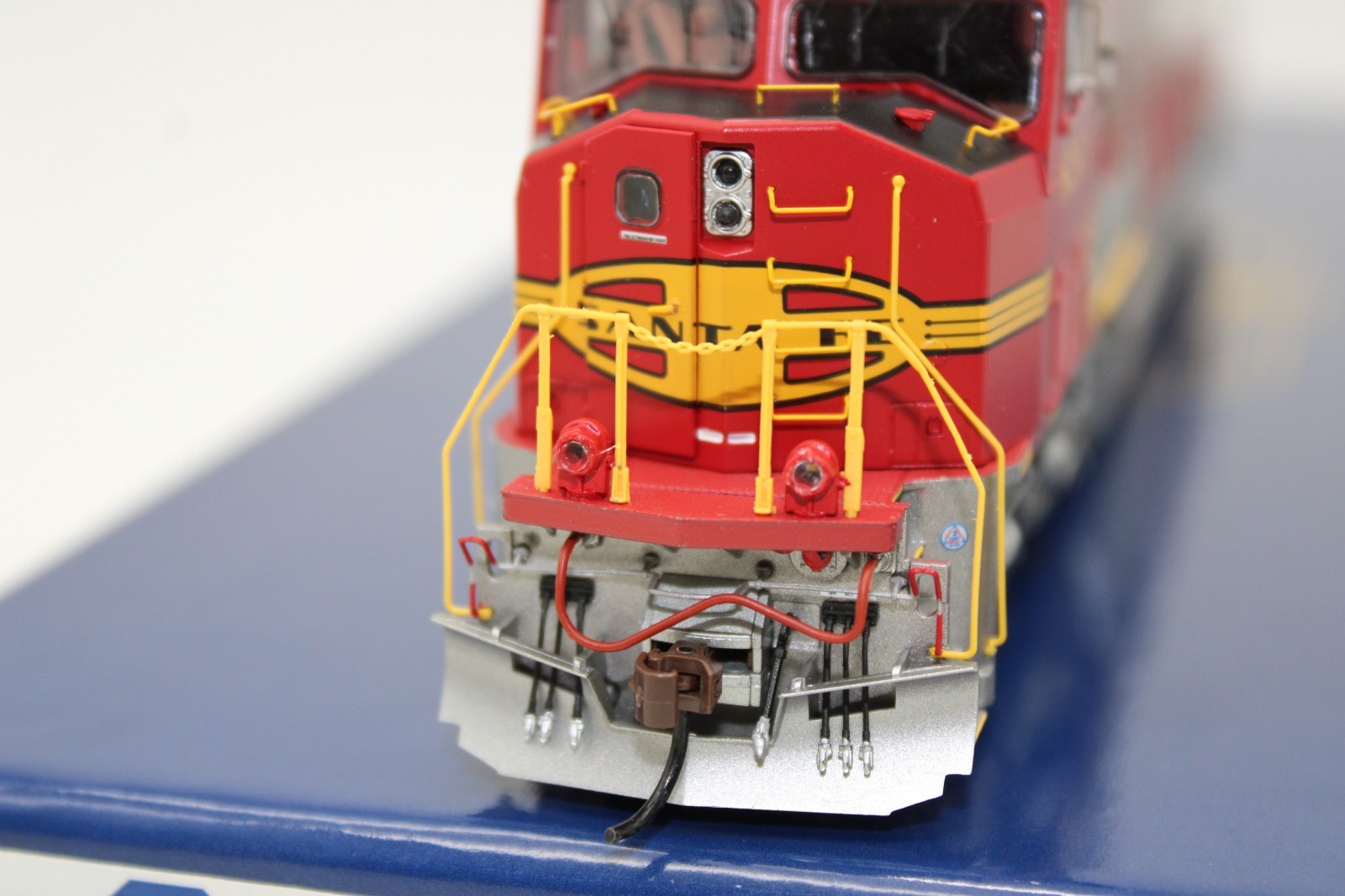 Athearn Genesis HO Scale BNSF EMD SD75M Diesel Locomotive #8263 NOS LED DCC Rdy