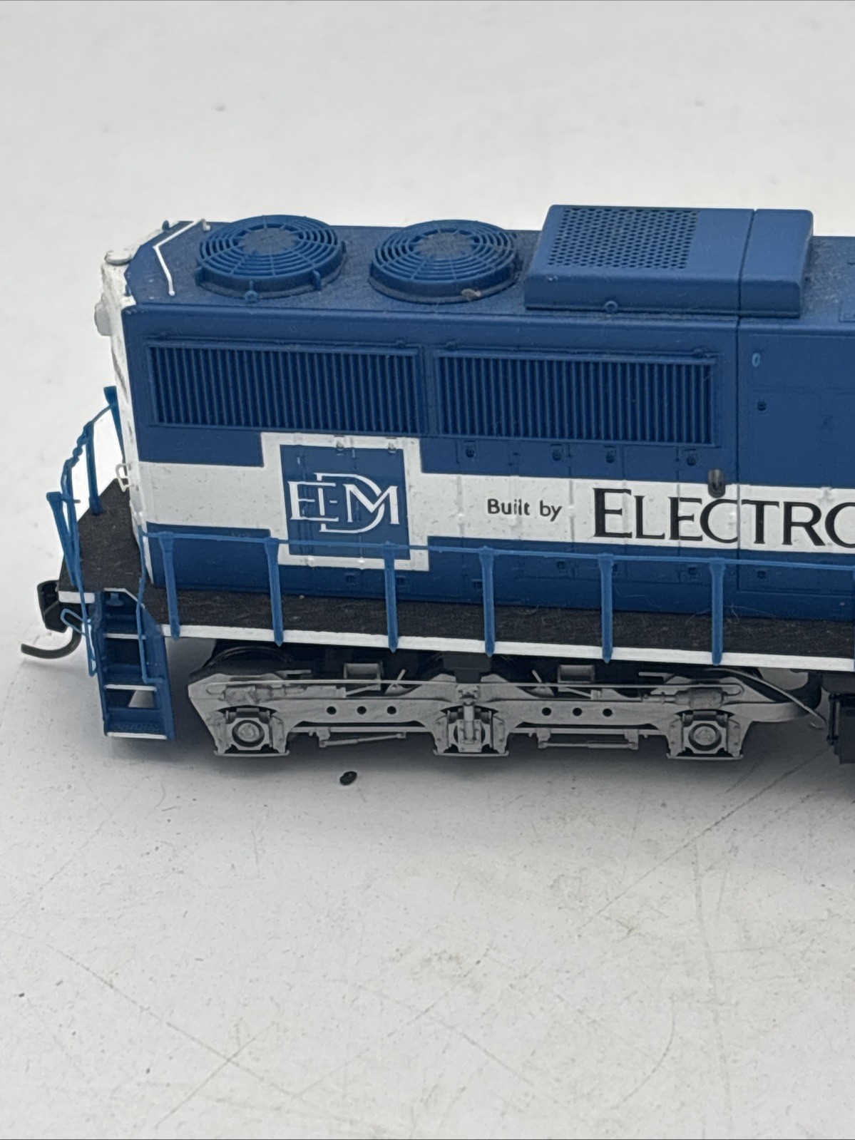 Lifelike Model HO Scale SD60 Diesel Engine Electro-Motive #9003