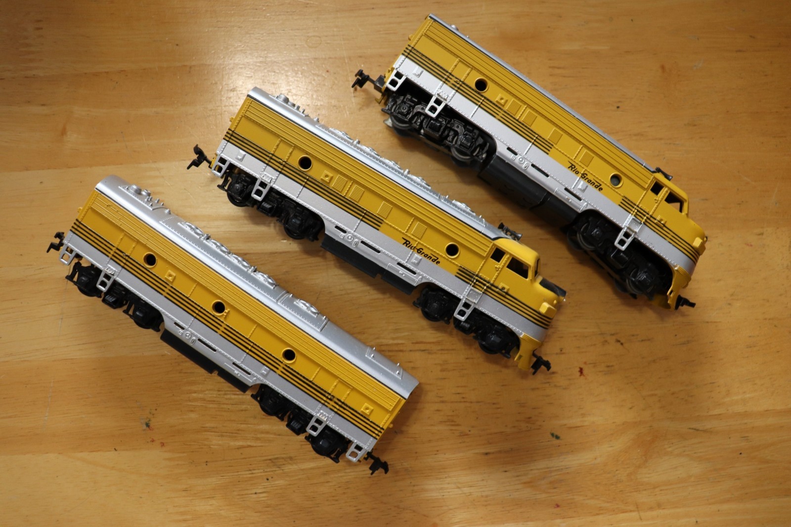 Rio Grande HO Diesel Locomotive Set of 3 Yellow Silver Black Painted Plastic