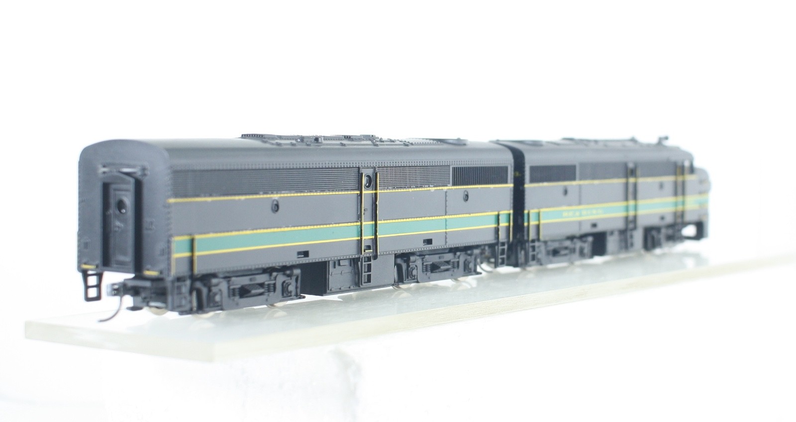 HO Model Power / Roco Reading FA-2 FB-2 Diesel Locomotive Set Powered & Dummy