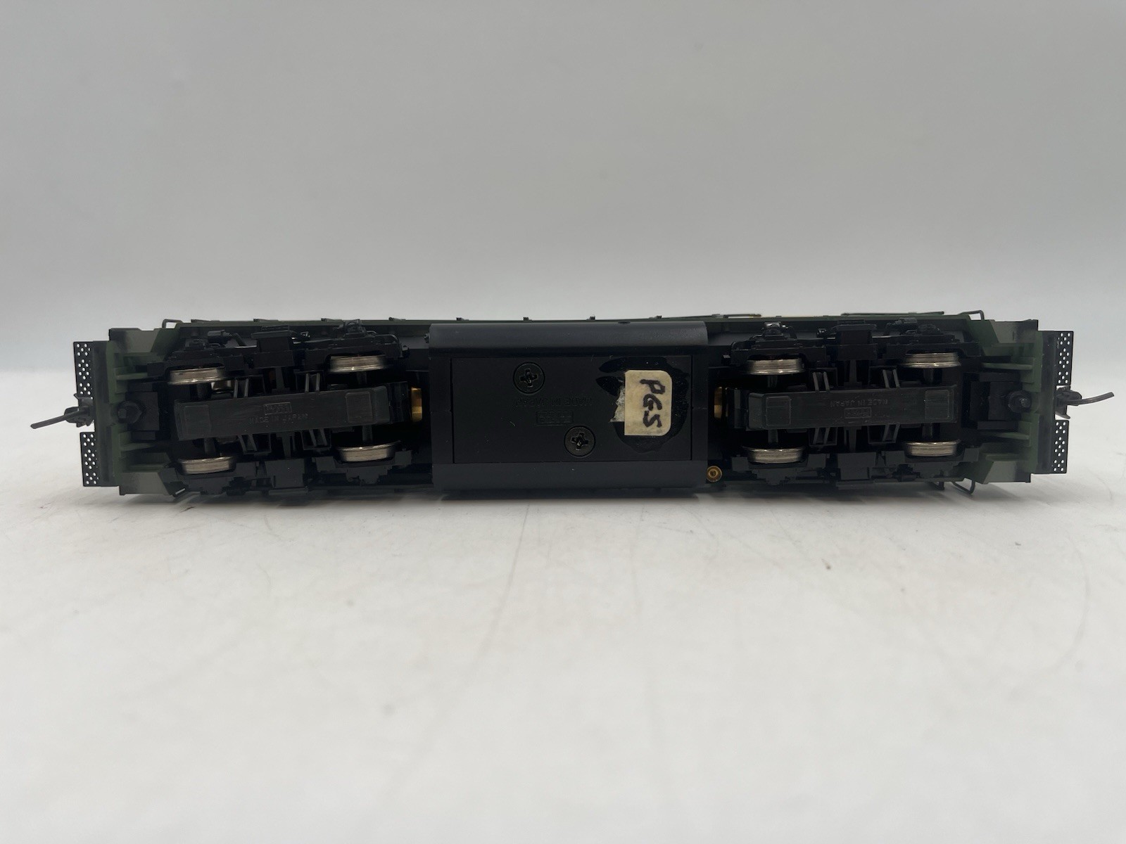 Ho Scale Engine Kato EMD GP35 Phase 1b 37-04E Reading Lines #3646