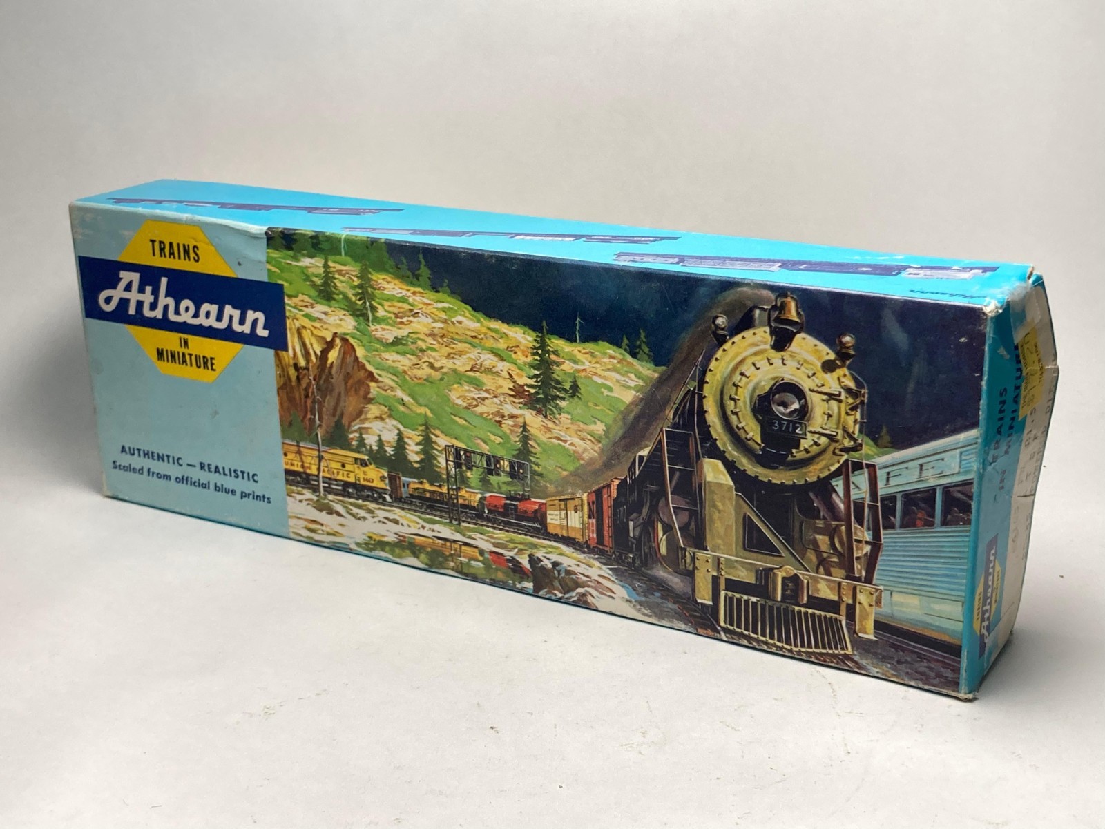Bachmann Union Pacific 866 Loco Train on Athearn Box, plus accs.