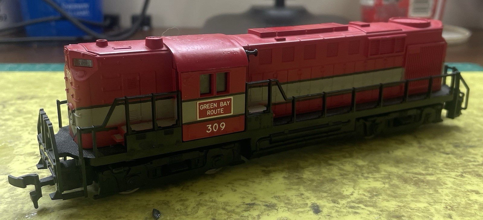 AHM Mehano Green Bay Route #309 GP-9 Diesel Locomotive Engine Serviced Lot B19