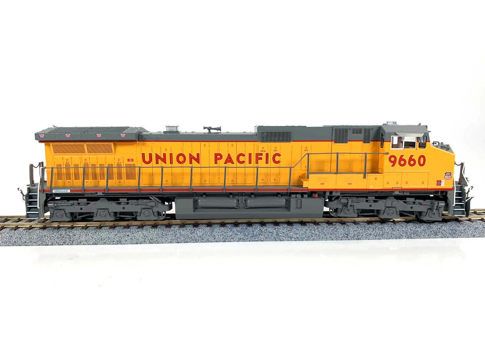 HO Kato 37-6633 Union Pacific #9660 GE C44-9W Diesel – DC only