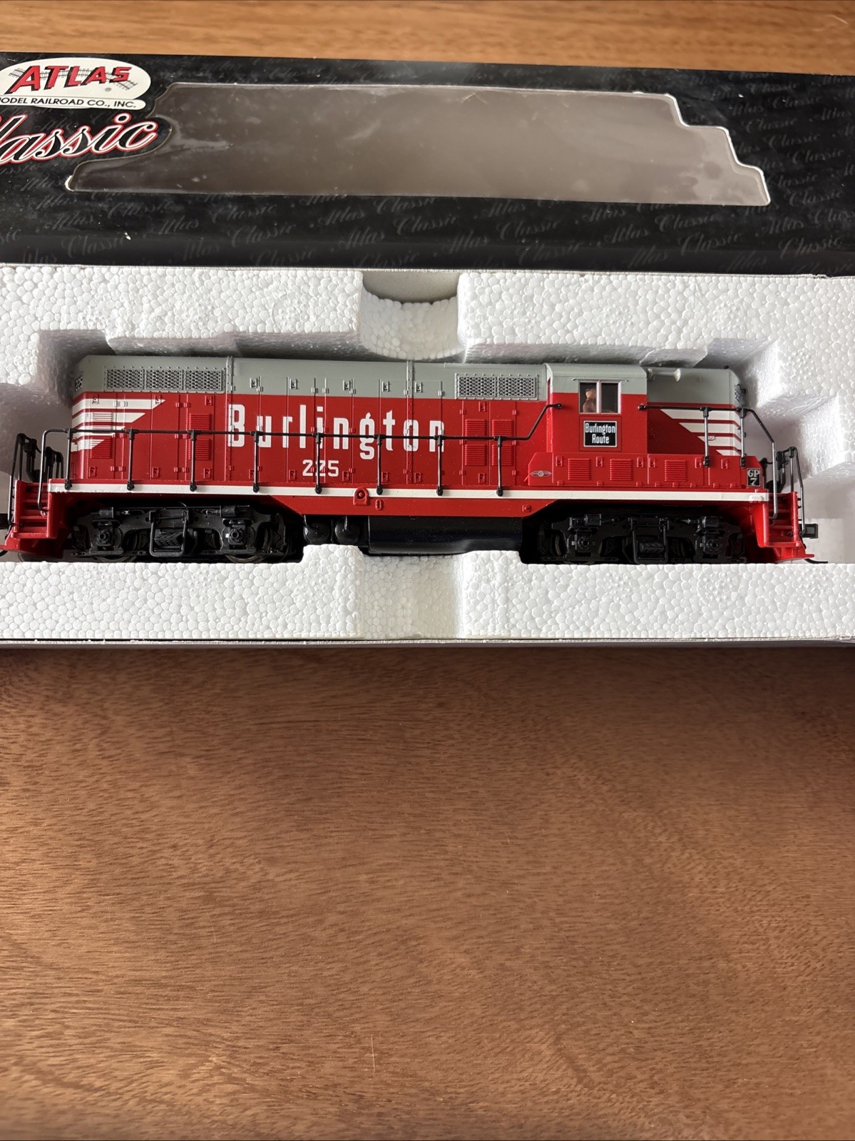 HO Atlas Classic 8430 Chicago Burlington Route GP7 Locomotive #225 L/N